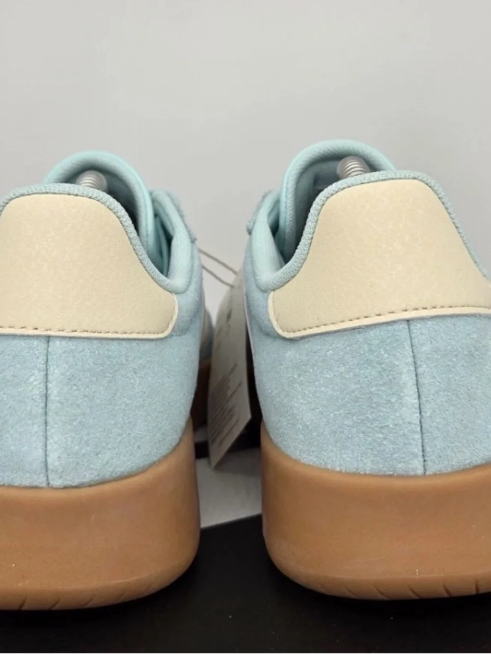 Adidas Light Blue Suede Barreda Women's Sneaker with White Stripes Size 8 NIB